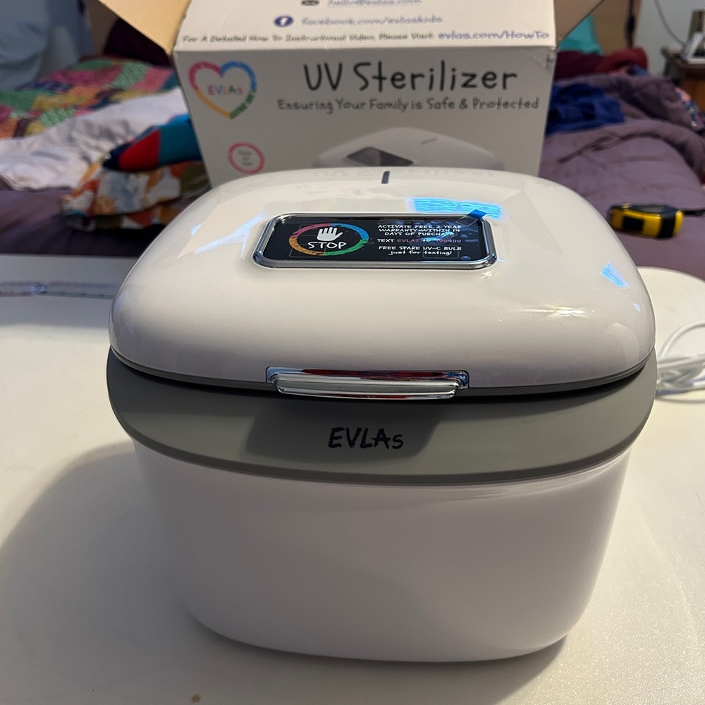 NWOT EVLAs UV Sterilizer Box